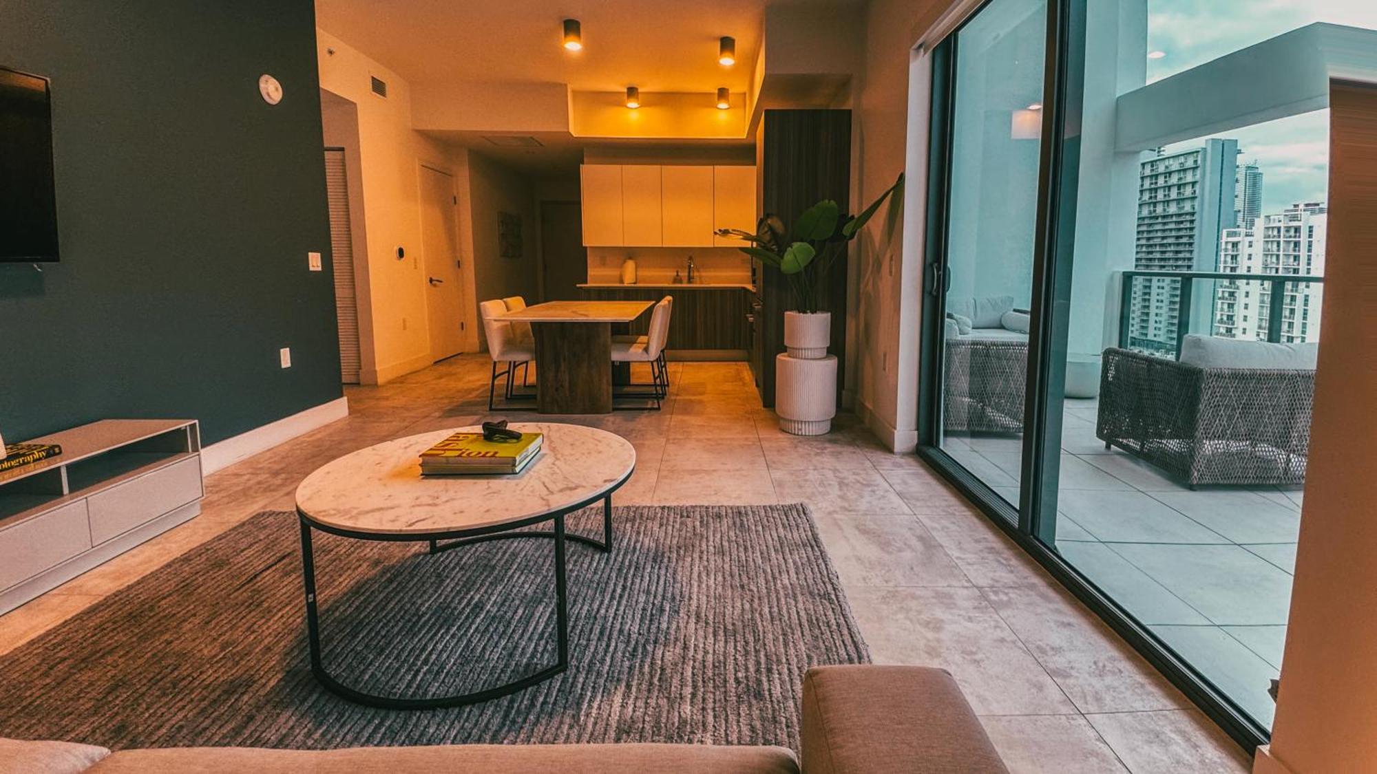 Smart Brickell Hotel Майами Экстерьер фото